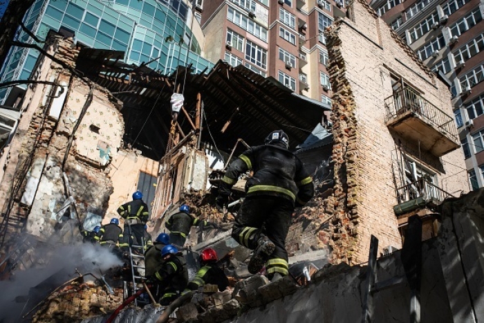 Firefighters carry out search and rescue operations at a residential building in Kyiv hit by a ‘kamikaze’ drone on Monday. A pregnant woman and her husband were among five people killed. (Photo by Yevhenii Zavhorodnii / Global Images Ukraine via Getty Images)