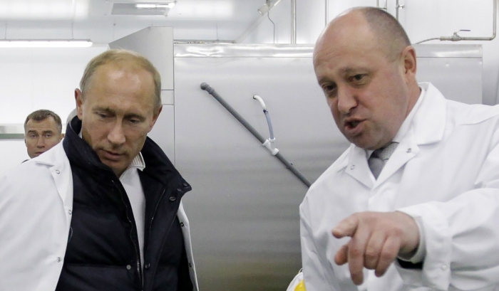 Russian businessman Yevgeny Prigozhin hosts Vladimir Putin at his catering factory outside Saint Petersburg in 2010. (Photo by Alexey Druzhinin / Sputnik / AFP via Getty Images)