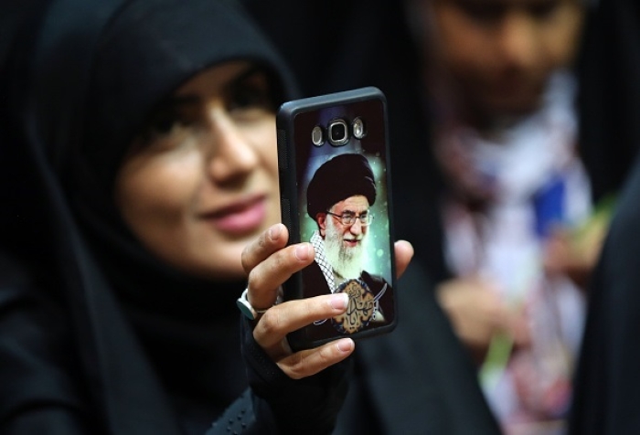 An image of supreme leader Ayatollah Ali Khamenei on an Iranian woman’s phone. (Photo by AFP via Getty Images)